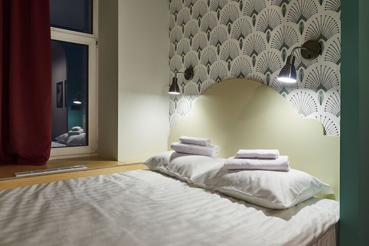 Room 8 of 18