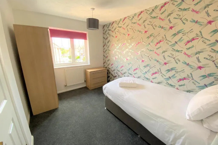 Room 2 of 10
