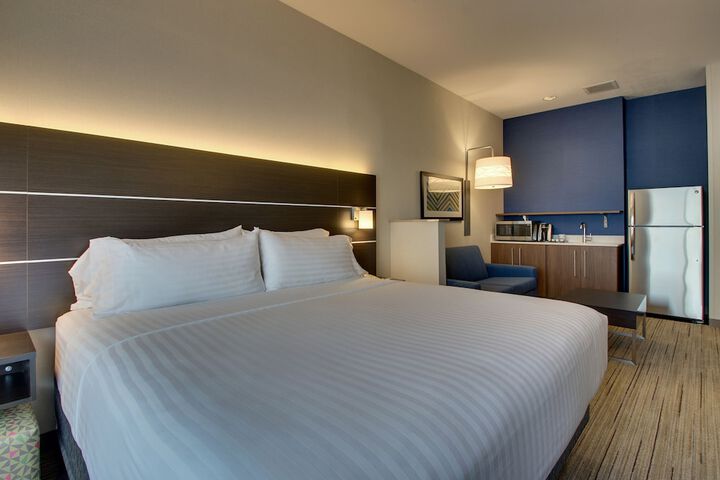 1 King Bed (21 of 37)