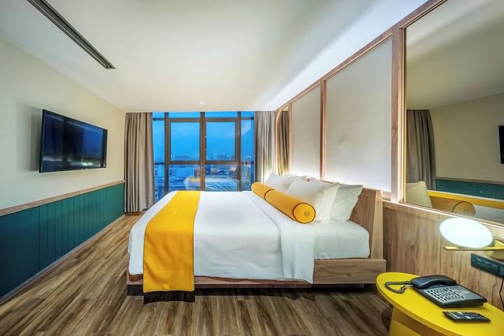 Room 43 of 64