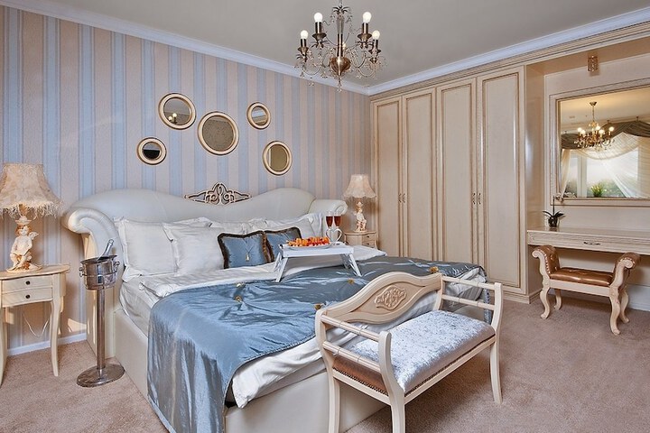 Room 10 of 36