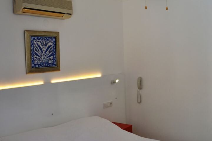 Room 13 of 144