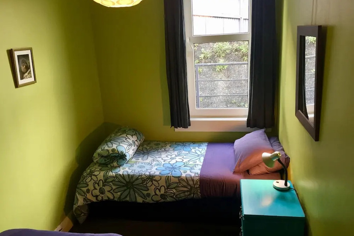 Room 6 of 12