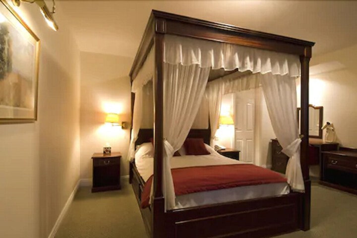 Room 6 of 48
