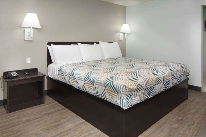1 King Bed (2 of 8)