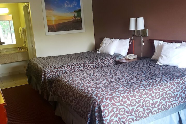 2 Double Beds (3 of 8)