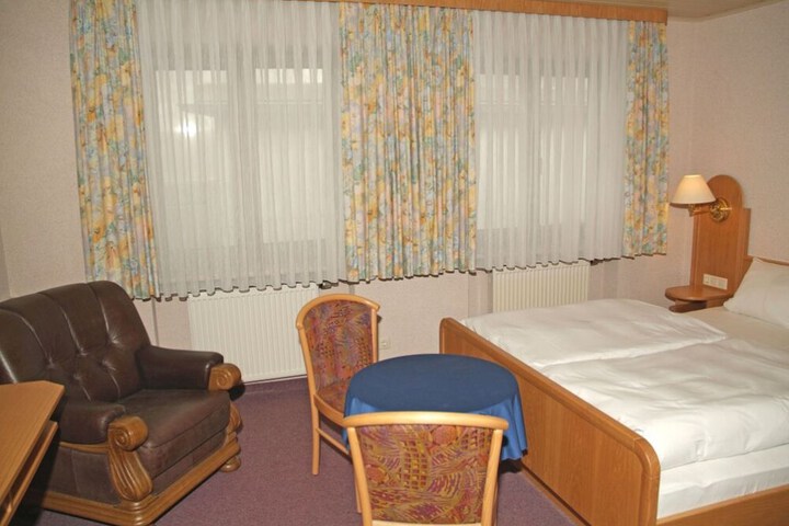 Room 10 of 34