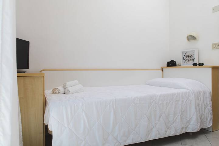 Room 5 of 12
