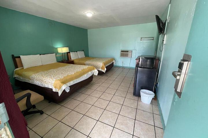 Standard Double Room (1 of 6)