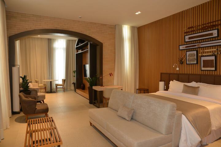 Room 7 of 77