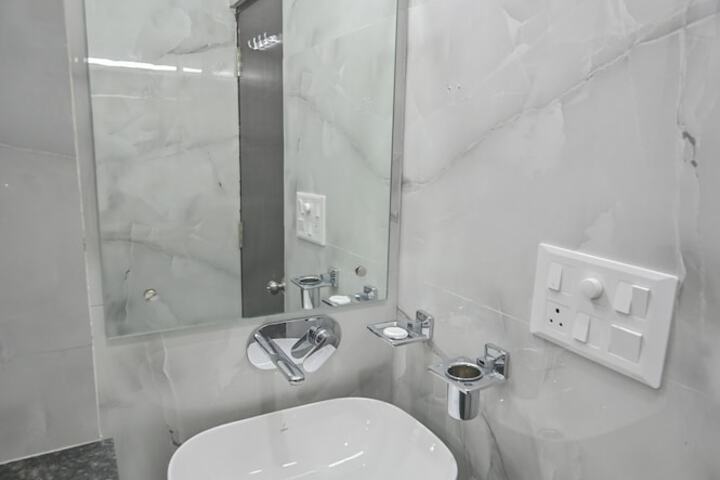 Room 13 of 20