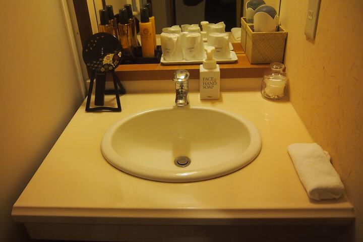 Room 27 of 110
