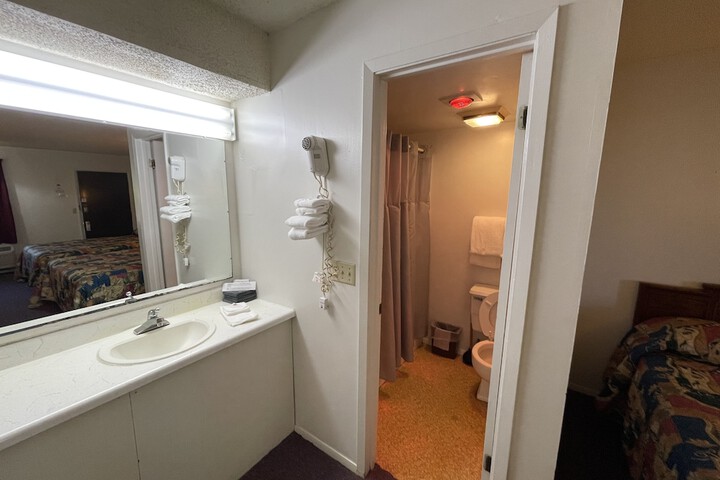 Room 54 of 69
