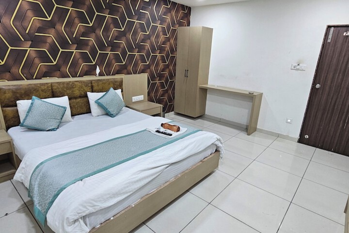 Room 5 of 24