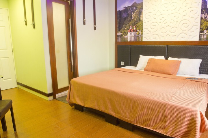Room 14 of 40