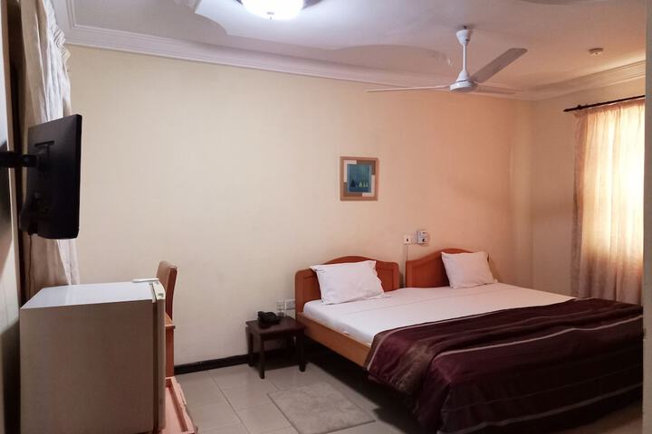 Room 6 of 27
