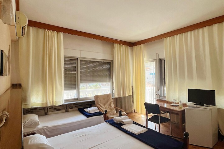 Room 6 of 37