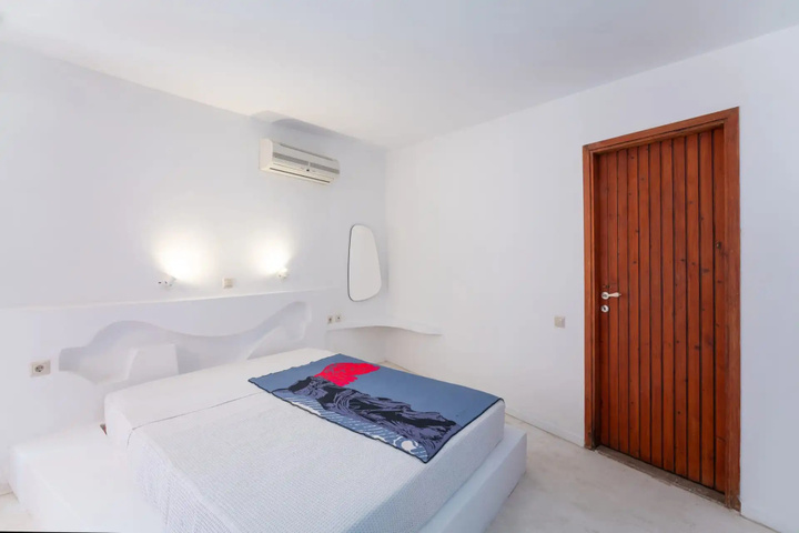 Room 4 of 20