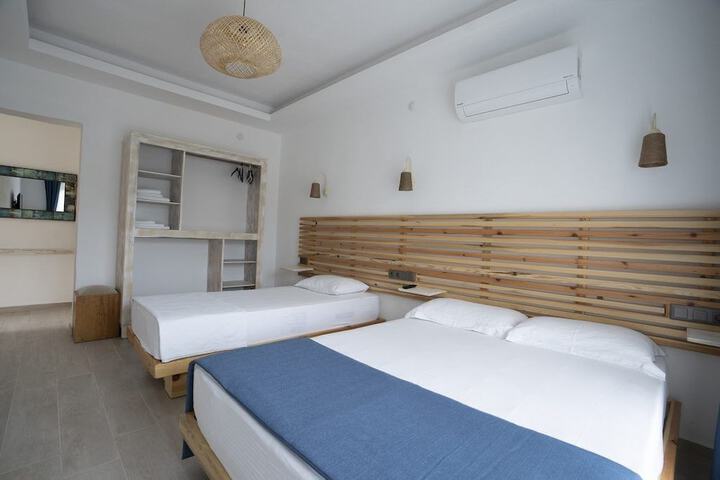 Room 13 of 16