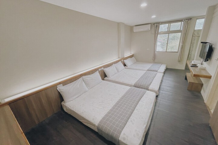 Room 12 of 42