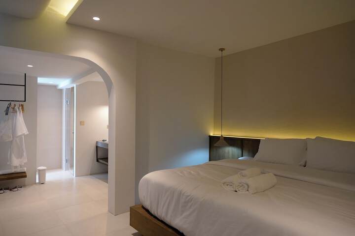 Room 35 of 66