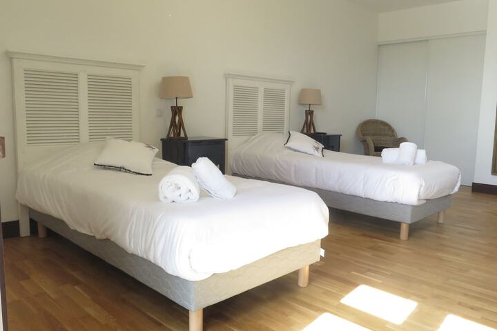 Room 6 of 80
