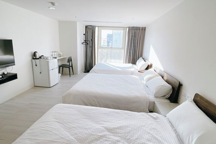 Room 9 of 16