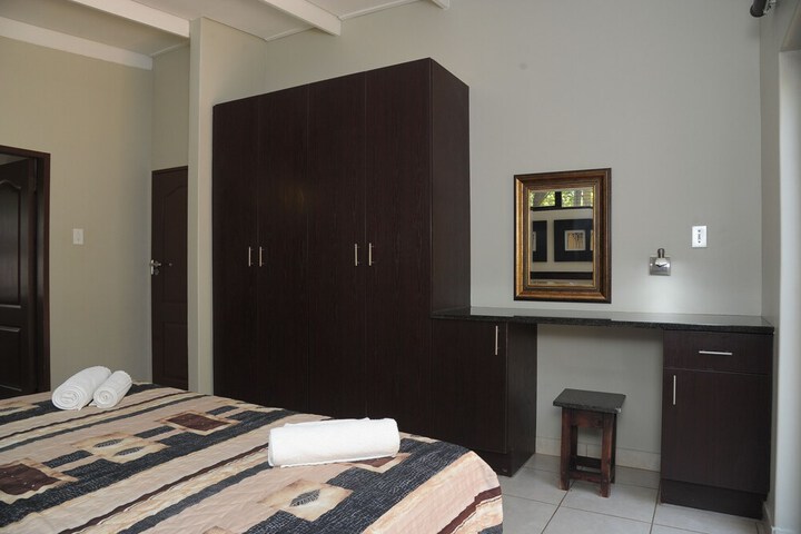 Room 12 of 236