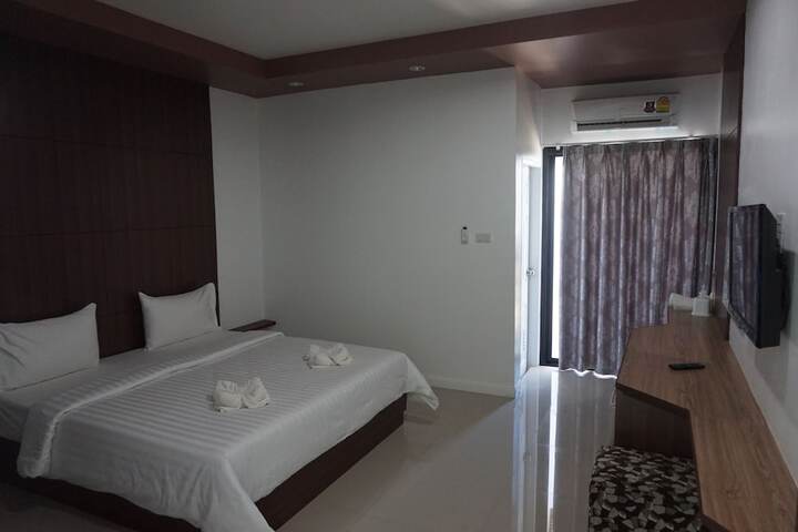 Room 13 of 28