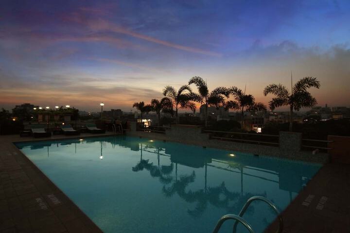 Pools & Facilities