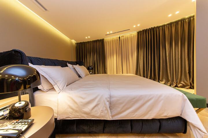 Room 14 of 77