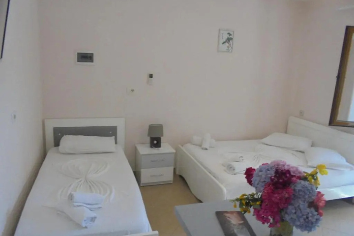 Room 4 of 20