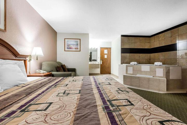 1 King Bed (2 of 4)