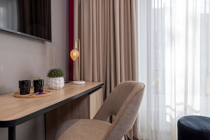 Room 16 of 60