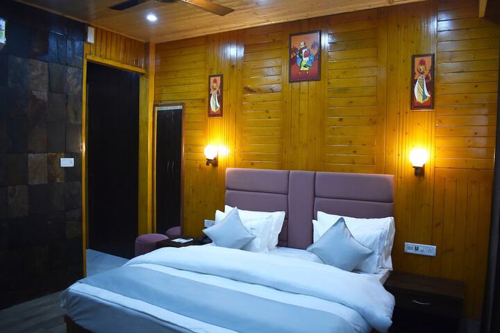 Room 6 of 11