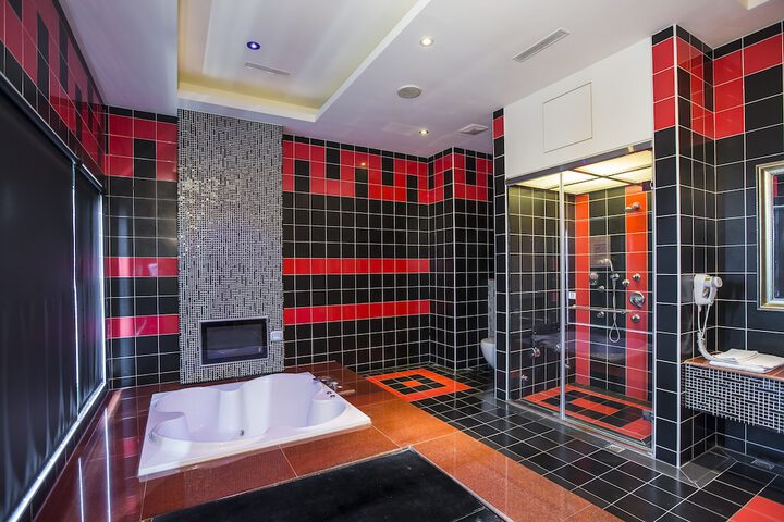 Room 2 of 67