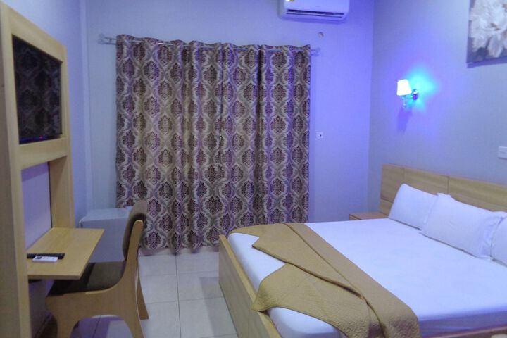Room 18 of 36