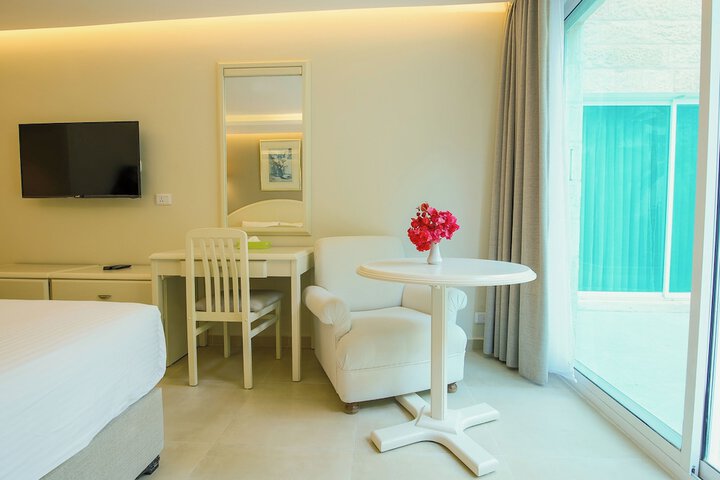 Room 14 of 42