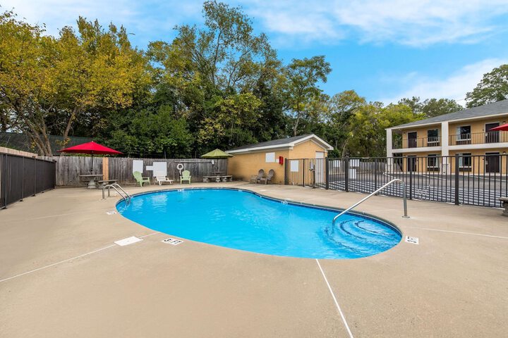 Photo of Econo Lodge Cheraw Market Street Pool