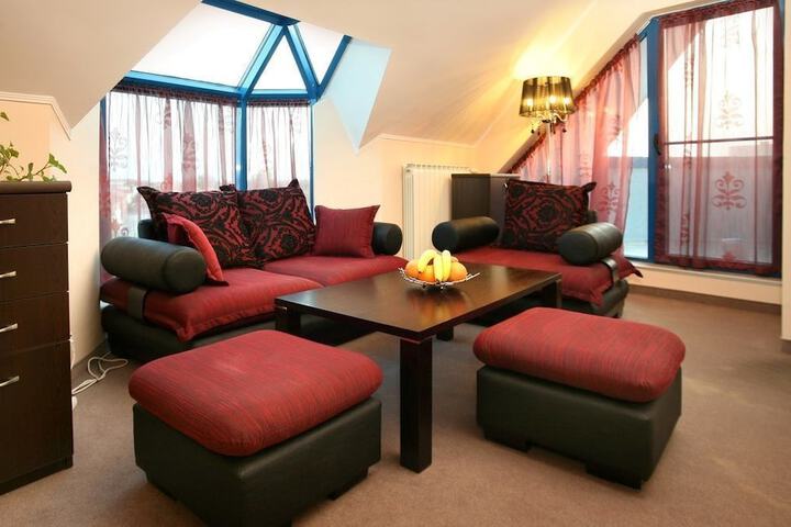 Room 15 of 32
