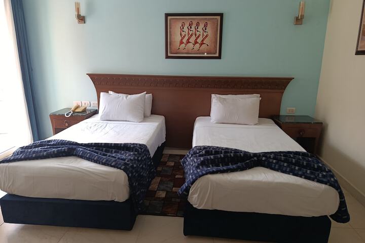 Room 8 of 37