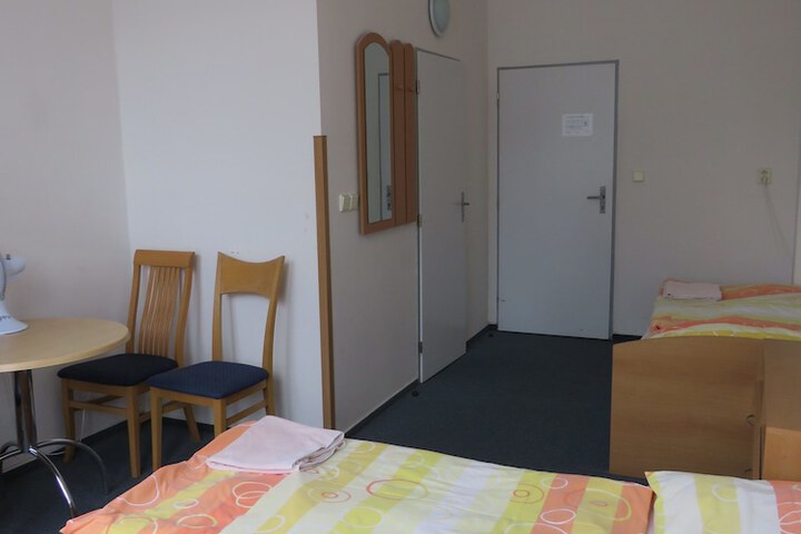Room 11 of 31