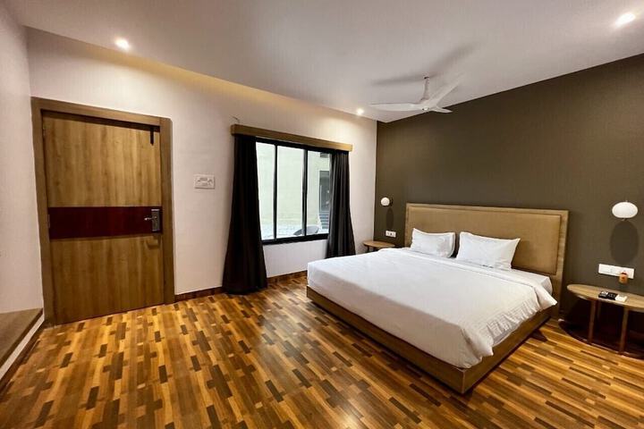 Room 32 of 62
