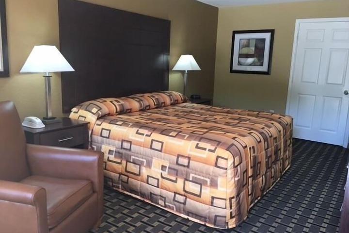 1 King Bed (3 of 3)