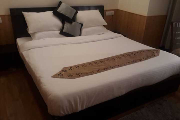 Room 6 of 13