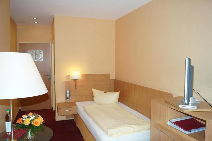 Room 16 of 27