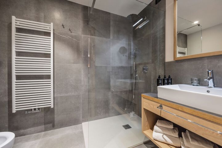 Room 70 of 192