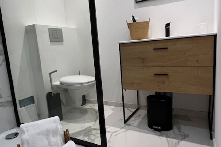 Room 8 of 17