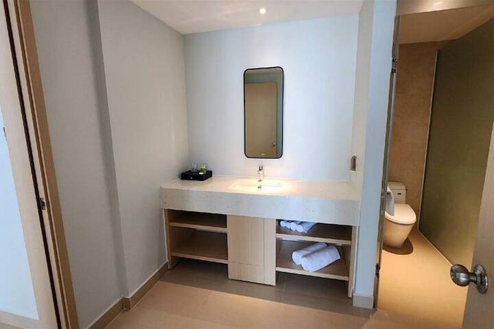 Room 34 of 67