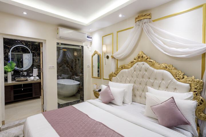 Room 32 of 85